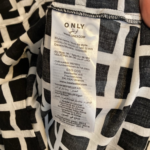 Black and white blouse - Picture 4 of 5